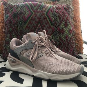 NWOT New Balance X90 sneakers